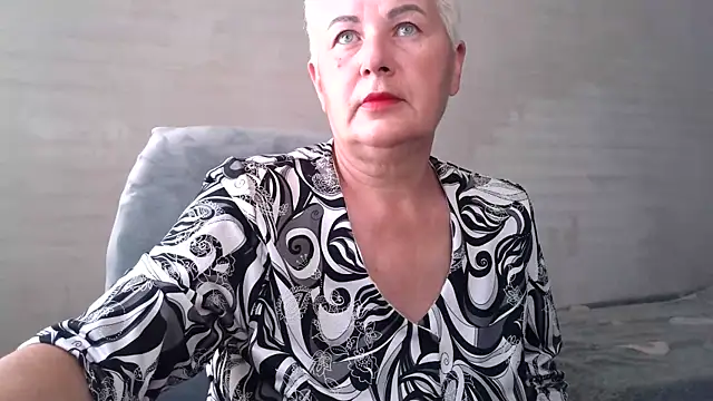 Snapshot of NicoleOlla chatting on 09.24.25 NicoleOlla online show from 09.24.25