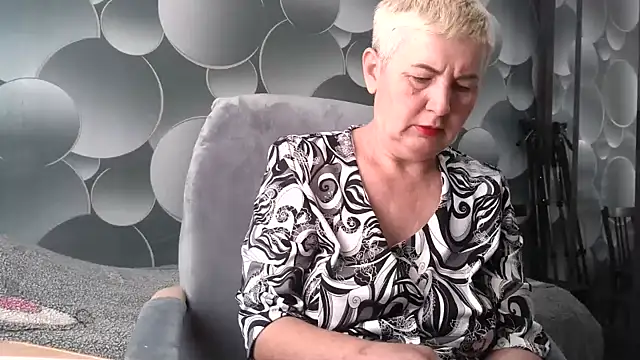 Snapshot of NicoleOlla chatting on 10.08.25 NicoleOlla online show from 10.08.25