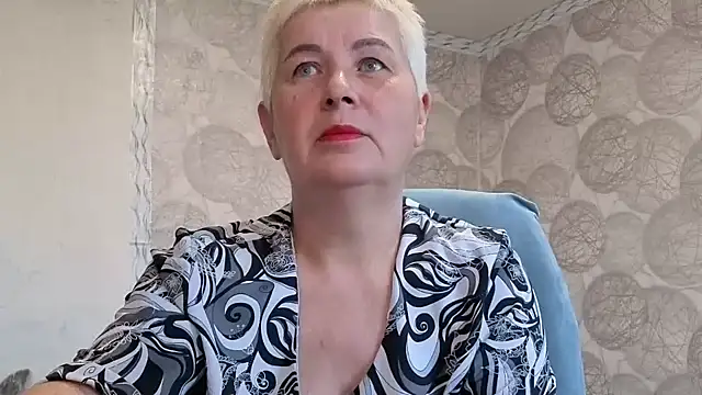 Snapshot of NicoleOlla chatting on 10.22.25 NicoleOlla online show from 10.22.25