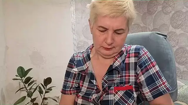 Snapshot of NicoleOlla chatting on 11.05.25 NicoleOlla online show from 11.05.25