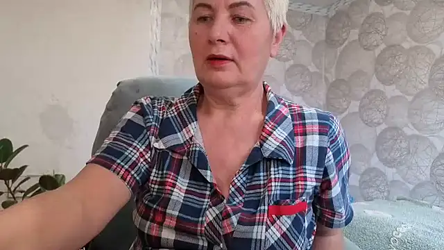 Snapshot of NicoleOlla chatting on 11.10.25 NicoleOlla online show from 11.10.25