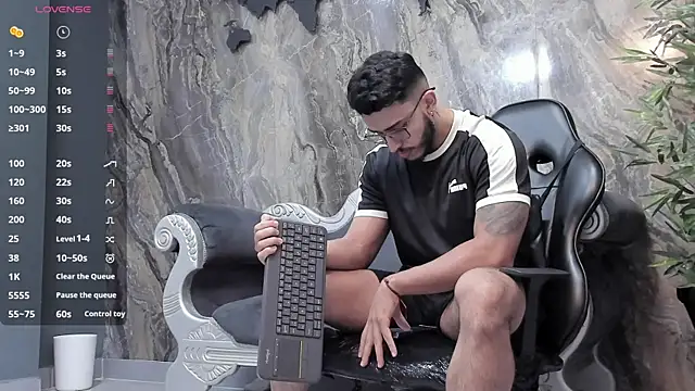 Liam Kleiin online show from 01.10.25