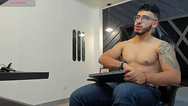 Liam Kleiin online show from 11.08.25