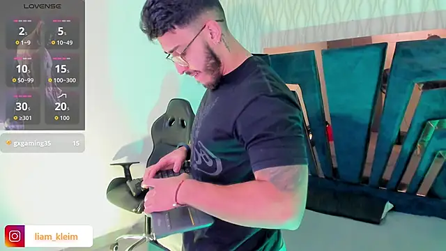 Liam Kleiin online show from 12.02.25