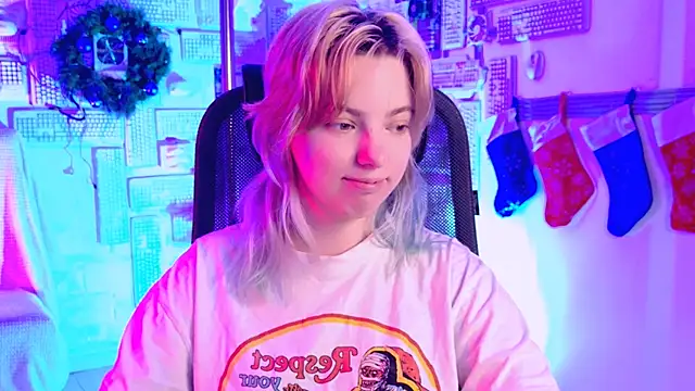 Snapshot of RocKStone_ chatting on 12.20.25 RocKStone online show from 12.20.25