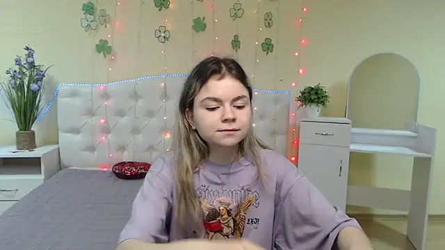 TinaRedly online show from 03.15.25