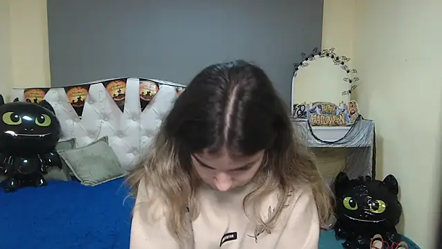 TinaRedly online show from 10.26.25