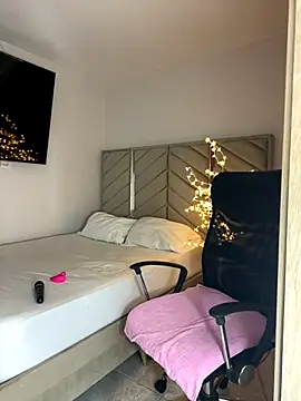 kellya  online show from 10.31.25