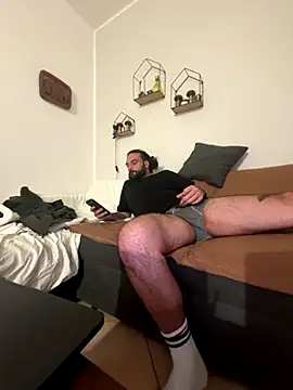 Snapshot of beardo85 chatting on 10.27.25 beardo85 online show from 10.27.25