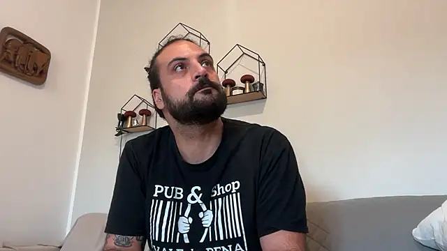 Snapshot of beardo85 chatting on 11.13.25 beardo85 online show from 11.13.25