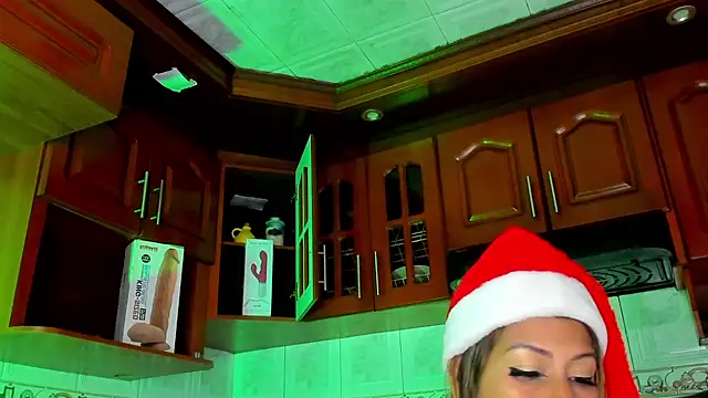 Snapshot of LaureenHills chatting on 12.20.24 LaureenHills online show from 12.20.24