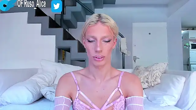 Snapshot of AliceSnowCatt chatting on 12.17.24 AliceSnowCatt online show from 12.17.24