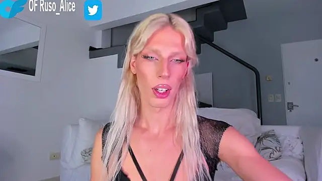 Snapshot of AliceSnowCatt chatting on 01.14.25 AliceSnowCatt online show from 01.14.25