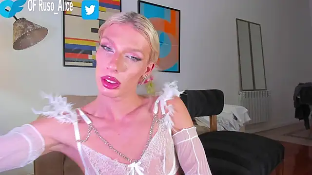Snapshot of AliceSnowCatt chatting on 01.19.25 AliceSnowCatt online show from 01.19.25