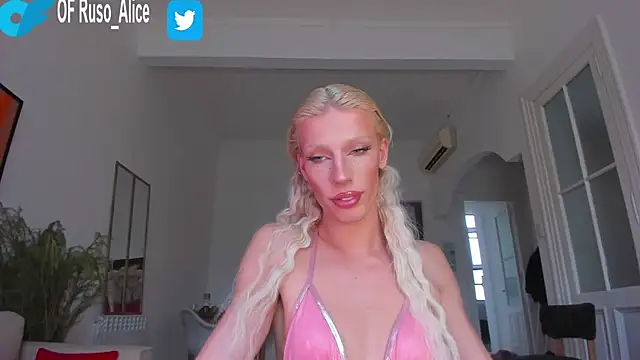 Snapshot of AliceSnowCatt chatting on 02.05.25 AliceSnowCatt online show from 02.05.25