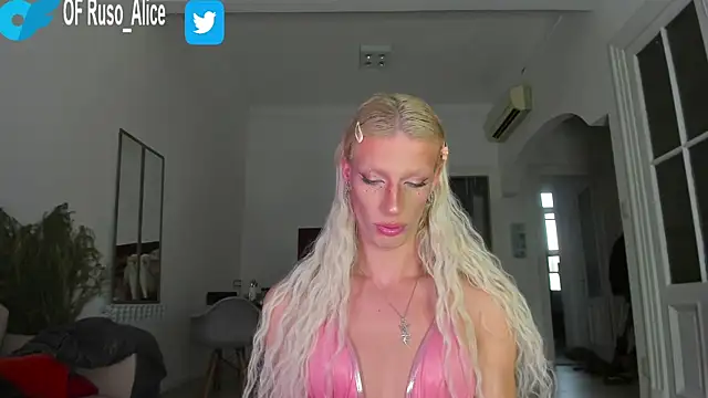 Snapshot of AliceSnowCatt chatting on 02.08.25 AliceSnowCatt online show from 02.08.25