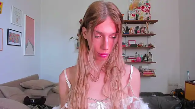 Snapshot of AliceSnowCatt chatting on 09.14.25 AliceSnowCatt online show from 09.14.25