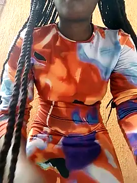 Snapshot of Sarie_sho chatting on 10.19.25 Sarie sho online show from 10.19.25