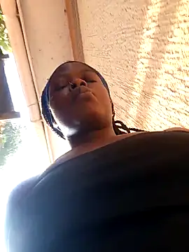 Snapshot of Sarie_sho chatting on 10.24.25 Sarie sho online show from 10.24.25