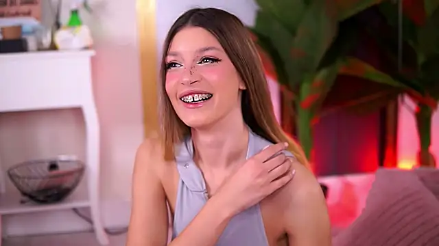 EvaWarenn online show from 10.23.25