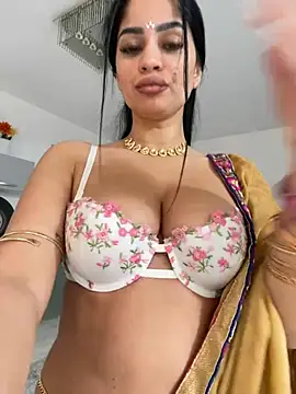 Snapshot of _adelle chatting on 02.22.25 adelle online show from 02.22.25