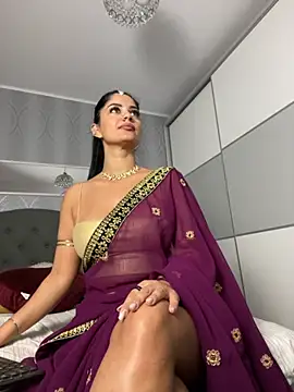 Snapshot of _adelle chatting on 10.04.25 adelle online show from 10.04.25