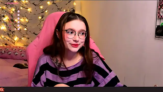 Snapshot of me__hanna chatting on 01.15.25 me hanna online show from 01.15.25