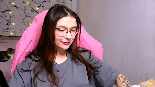 Snapshot of me__hanna chatting on 03.16.25 me hanna online show from 03.16.25