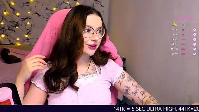 Snapshot of me__hanna chatting on 03.17.25 me hanna online show from 03.17.25