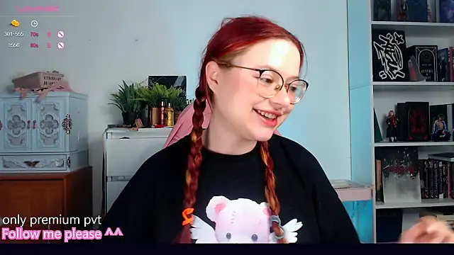 Snapshot of me__hanna chatting on 11.06.25 me hanna online show from 11.06.25