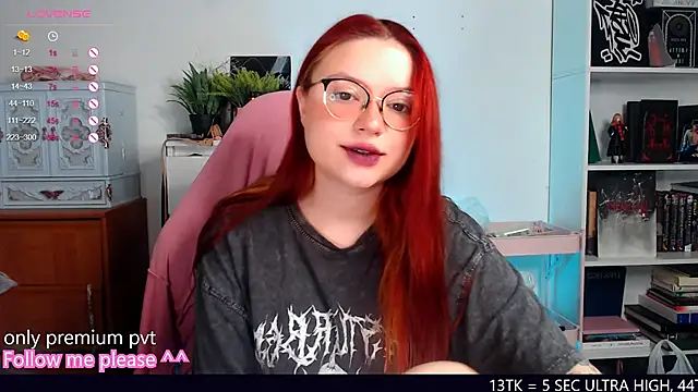 Snapshot of me__hanna chatting on 11.08.25 me hanna online show from 11.08.25