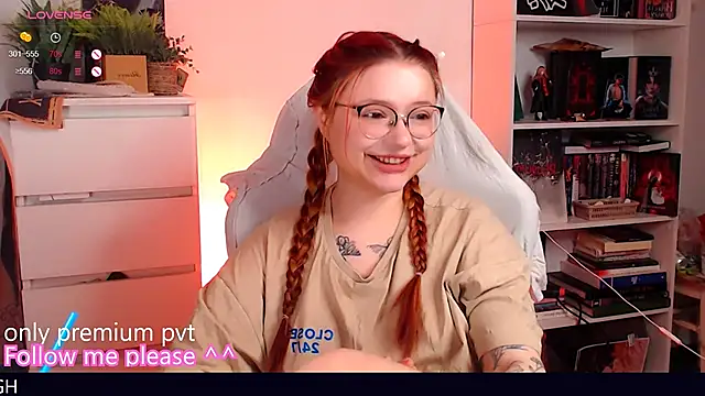 Snapshot of me__hanna chatting on 11.14.25 me hanna online show from 11.14.25