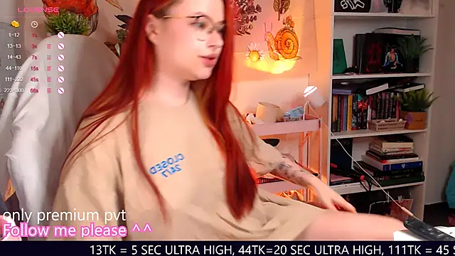 Snapshot of me__hanna chatting on 11.26.25 me hanna online show from 11.26.25