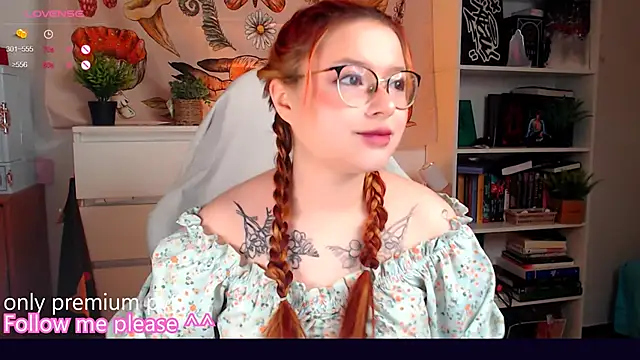 Snapshot of me__hanna chatting on 11.28.25 me hanna online show from 11.28.25