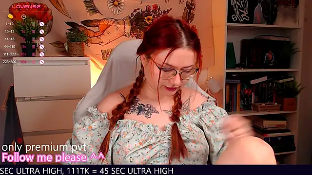 Snapshot of me__hanna chatting on 11.29.25 me hanna online show from 11.29.25