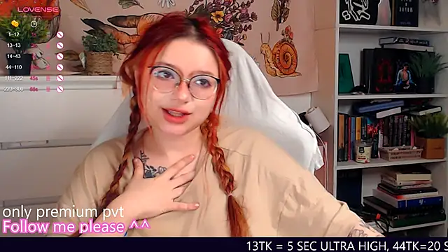 Snapshot of me__hanna chatting on 12.04.25 me hanna online show from 12.04.25