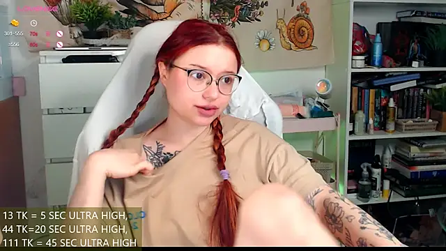 Snapshot of me__hanna chatting on 12.16.25 me hanna online show from 12.16.25