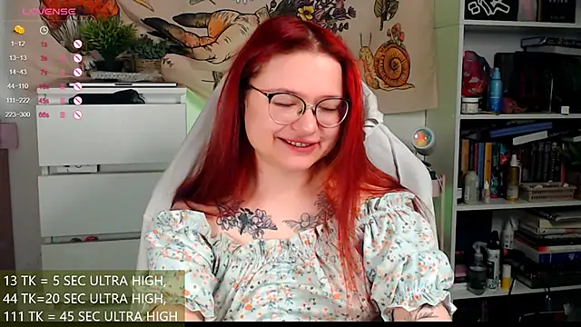 Snapshot of me__hanna chatting on 12.18.25 me hanna online show from 12.18.25