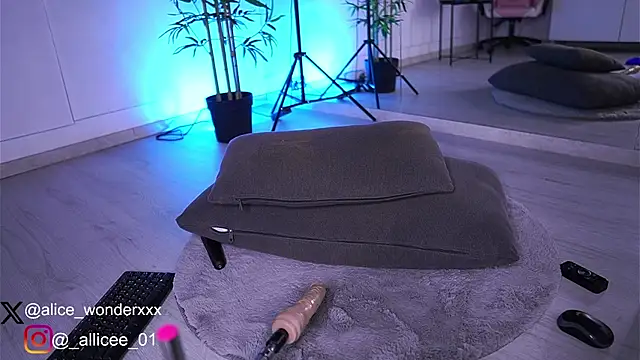 VanessaSimon online show from 03.10.25