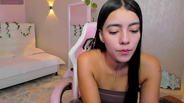 miagomezweb1 online show from 01.15.25