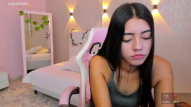 miagomezweb1 online show from 01.23.25