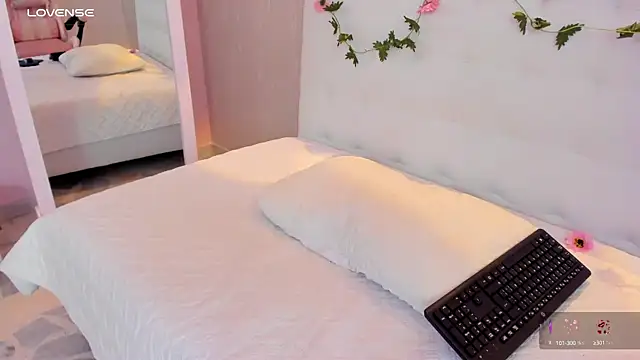 miagomezweb1 online show from 02.10.25