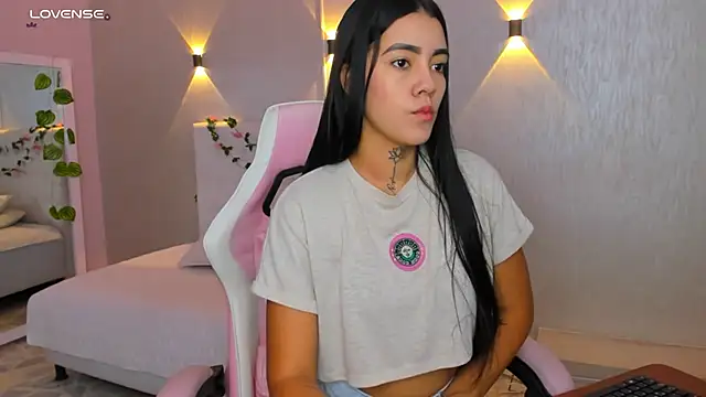 miagomezweb1 online show from 02.20.25