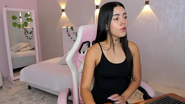 miagomezweb1 online show from 02.27.25