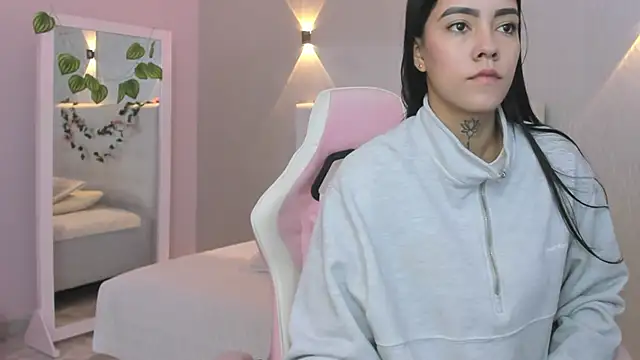 miagomezweb1 online show from 02.28.25