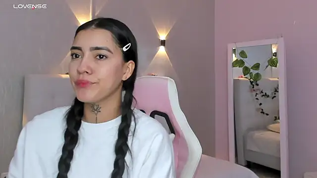 miagomezweb1 online show from 03.14.25