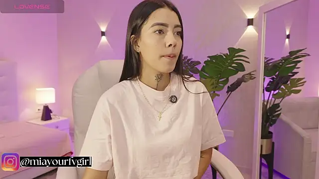 miagomezweb1 online show from 10.20.25