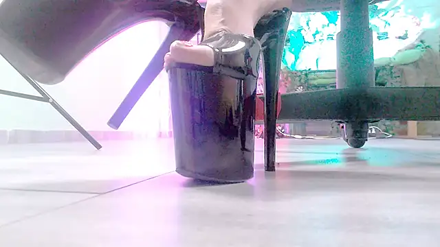 MonicaMaxwel online show from 12.19.25