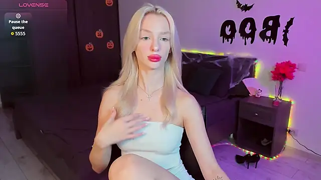 AleksaBlonde online show from 10.23.25