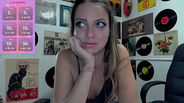 Snapshot of molly_witha_chance chatting on 01.11.25 molly witha chance online show from 01.11.25